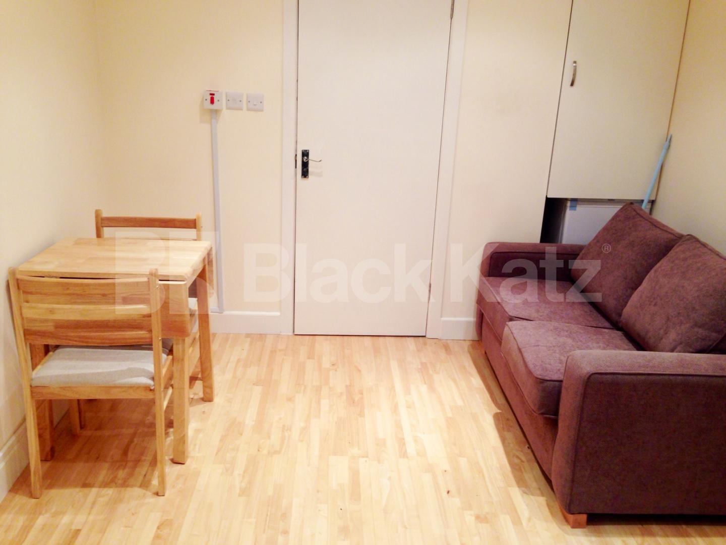 			LET, Studio Apartment, 1 bath, 1 reception Studio			 Queenstown Road, Battersea